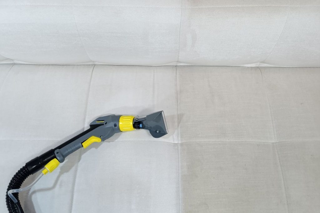 Πριν και μετά τον καθαρισμό του καναπέ 3